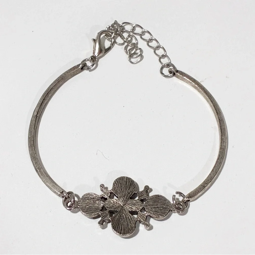 Silvertone Bracelet‎ Mesa Flower Green Adjustable
